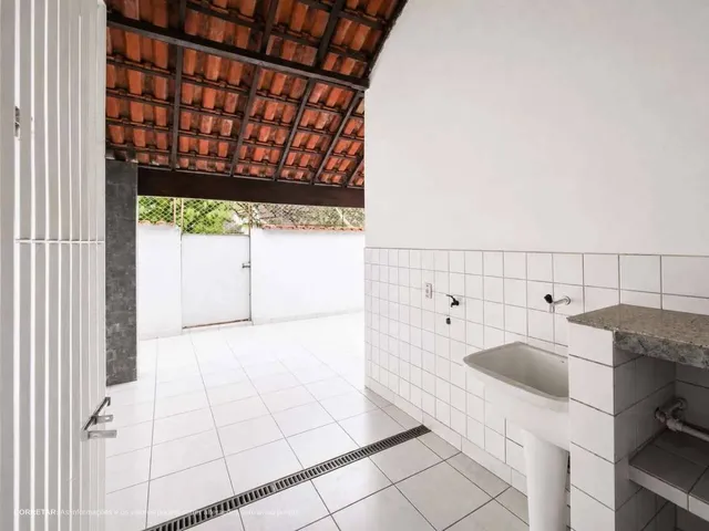 Imagem 10: Casa À Venda no Bairro da Luz em Nova Iguaçu, com 3 Quartos, 100M², Varanda e Churrasqueira