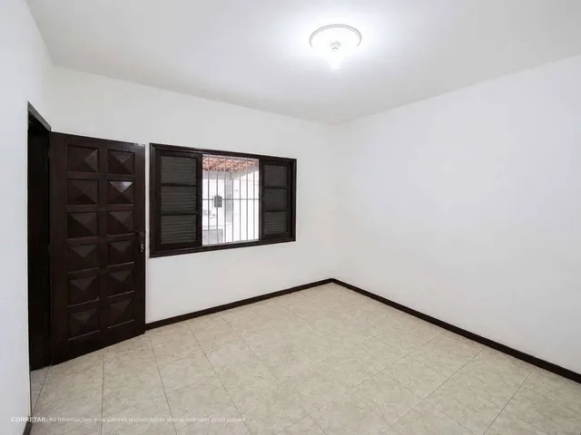 Imagem 12: Casa À Venda no Bairro da Luz em Nova Iguaçu, com 3 Quartos, 100M², Varanda e Churrasqueira