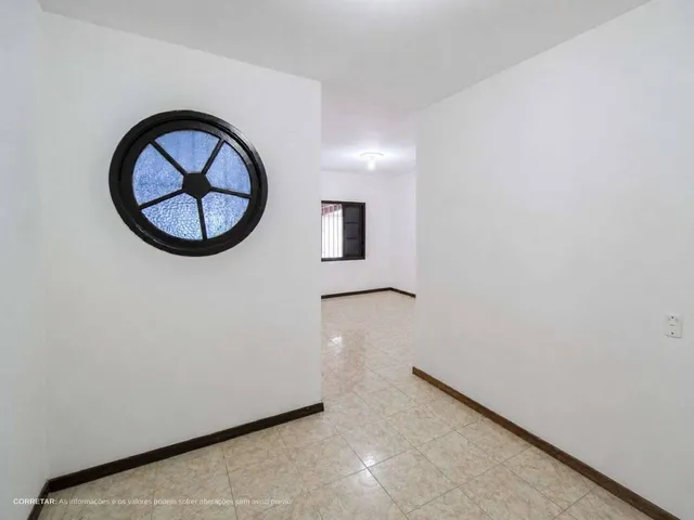 Imagem 14: Casa À Venda no Bairro da Luz em Nova Iguaçu, com 3 Quartos, 100M², Varanda e Churrasqueira