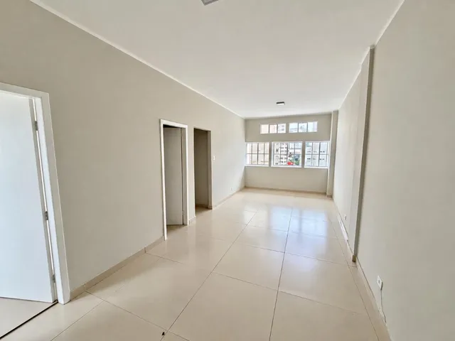 Imagem 2: Apartamento Reformado com 3 Quartos e Suíte À Venda no Centro de Curitiba ? 120 M²