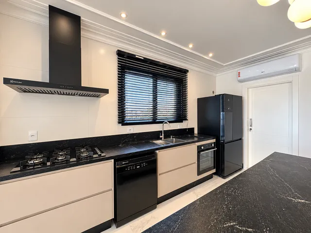Imagem 2: Apartamento À Venda em Itapema, Centro, com 4 Quartos, 210M²