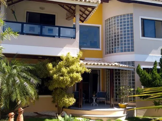 Imagem: Casa À Venda em Itapuã - 4 Quartos ·