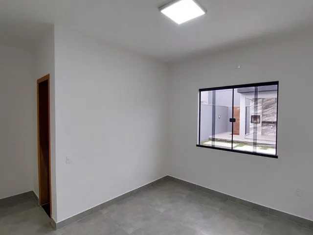 Imagem 2: Venda - Casas - 3 Dormitórios, Suíte, Piscina e Área Gourmet. Prox. Praia e Condução