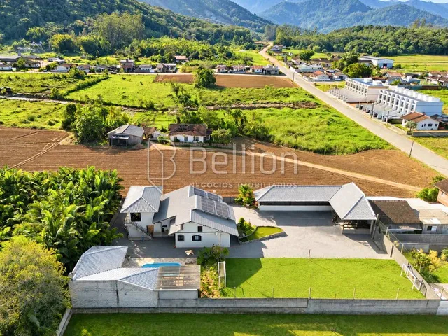 Imagem: Casa com Piscina, Campo de Futebol e 1.550