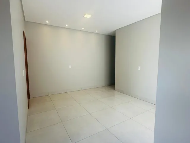 Imagem 3: Casa Nova com Passagem Lateral e Sobra de Terreno À Venda em Toledo Pr
