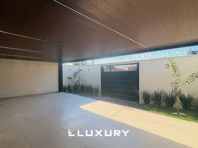 Imagem 2: Casa Moderna com Piscina e Área Gourmet no Residencial santa Edwiges
