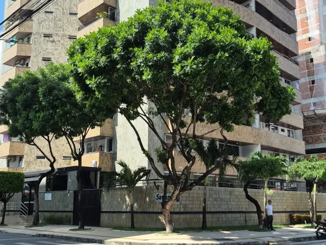 Imagem 2: Apartamento À Venda na Ponta Verde com 3 Quartos e 2 Vagas de Garagem