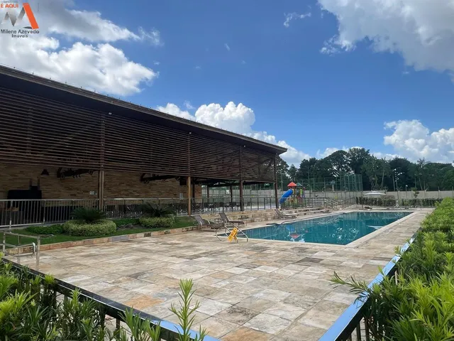 Imagem 5: Casa de Alto Padrão com 4 Quartos e Energia Solar no Condomínio Jardins do Lago