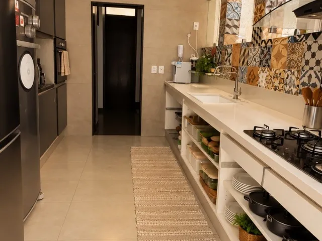 Imagem 4: Casa de 2 Pavimentos em Vila Fechada com 4 Quartos e Piscina