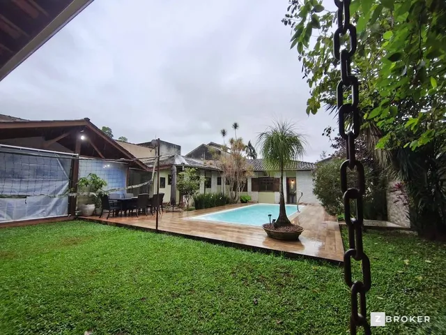Imagem 8: Casa À Venda em Ubatuba, Barra da Lagoa, com 8 Quartos, 440M²