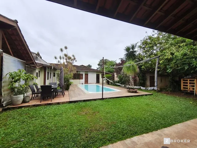 Imagem 2: Casa À Venda em Ubatuba, Barra da Lagoa, com 8 Quartos, 440M²