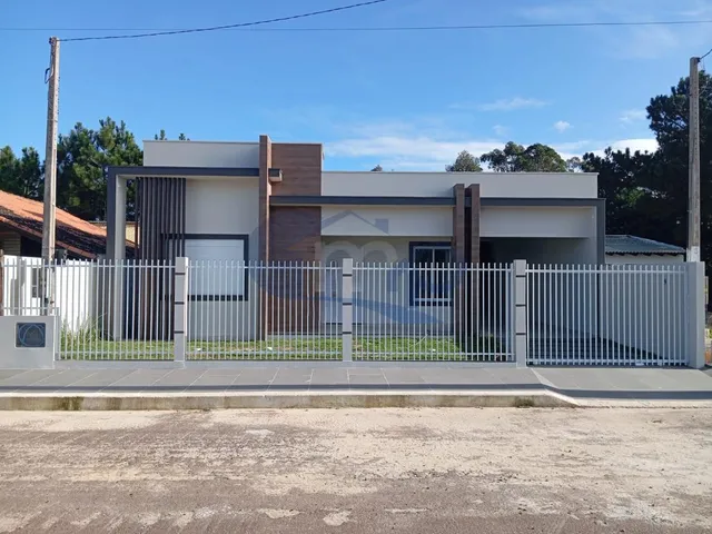 Imagem: Casa de 2 Dormitorios com Piscina a Venda