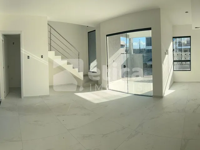 Imagem 5: Sobrado Novo À Venda na Murta Itajaí 2 Suítes, Sala e Cozinha Integradas