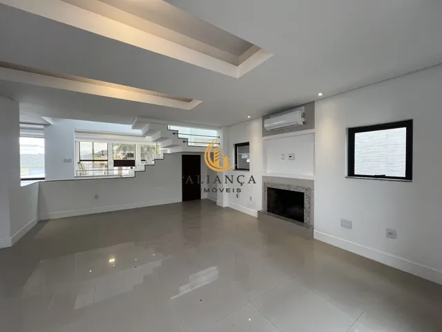 Imagem: Casa com 3 Suítes e Piscina na Pedra Branca