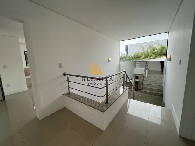 Imagem 10: Casa com 3 Suítes e Piscina na Pedra Branca