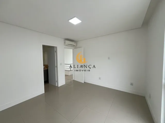 Imagem 6: Casa com 3 Suítes e Piscina na Pedra Branca