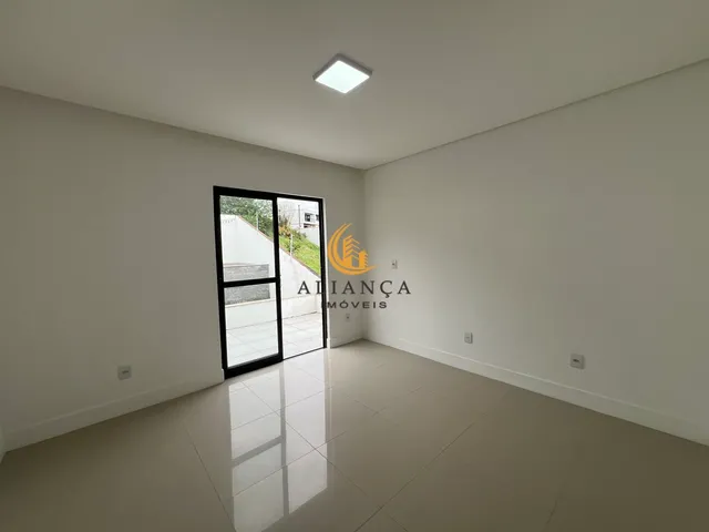 Imagem 9: Casa com 3 Suítes e Piscina na Pedra Branca