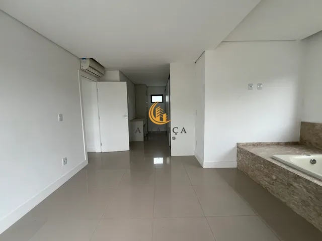 Imagem 3: Casa com 3 Suítes e Piscina na Pedra Branca