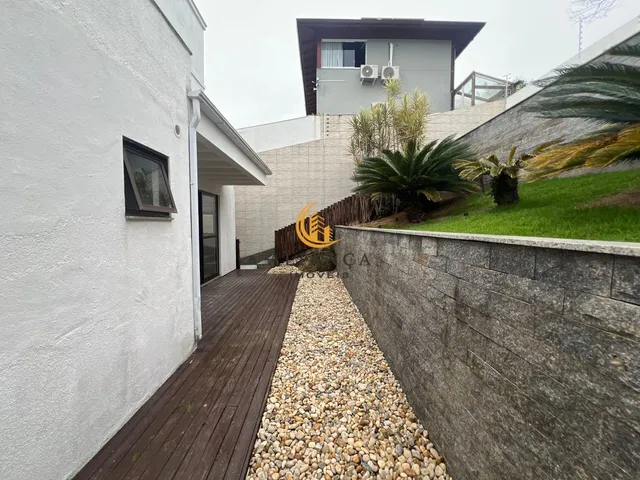 Imagem 12: Casa com 3 Suítes e Piscina na Pedra Branca