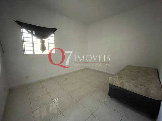 Imagem 8: Casa para Aluguel Mensal no Jardim Privé em Caldas Novas, com 2 Quartos, Garagem e Amplo Quintal - R$ 750,00