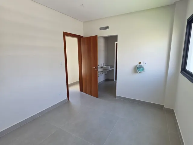 Imagem 12: Casa de 3 Suítes, Pé Direito Alto, Lazer Privativo, 4 Vagas para Carro em Condomínio Fechado