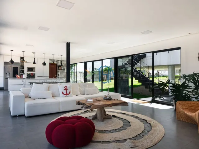 Imagem 3: Mansão na Pipa com 5 Suítes, Piscina e Terreno de 2.000 M²