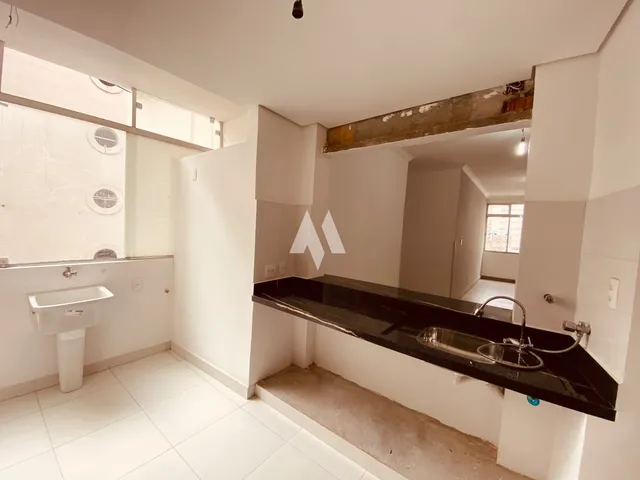 Imagem 6: Apartamento Reformado com 3 Dormitórios a Meia Quadra da Praia no Embaré, Santos - São Paulo