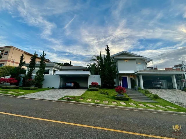 Imagem: Casa com 4 Suítes, 2 Vagas de Garagem e