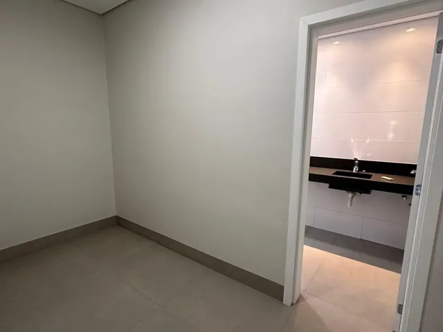 Imagem 4: Sobrado no Condomínio Belvedere II À Venda por R$ 2.500.000,00