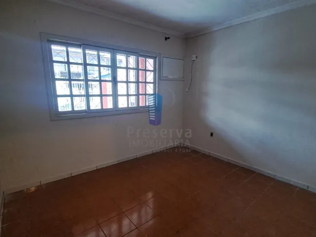Imagem 4: Casa Ampla com 3 Dormitórios, 2 Suítes e Salão de Festas no Dom Bosco