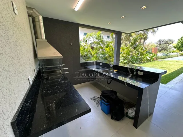 Imagem 10: Aluguel Luxuosa Casa de 5 Suítes no Condomínio Busca Ville, : Fino Acabamento e Alto Padrão - Imperdível!
