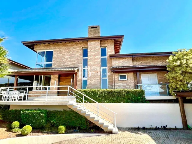 Imagem: Casa À Venda com 4 Suítes em Frente À
