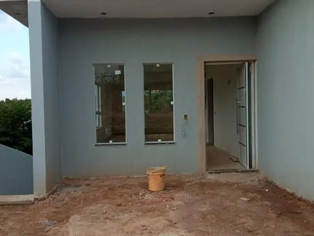 Imagem: Linda Casa Térrea em Fase Final de Pintura