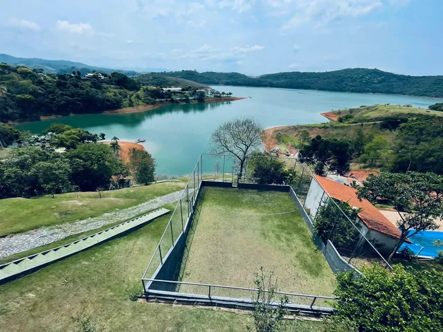 Imagem: Linda Chácara a Beira da Represa ( Pé
