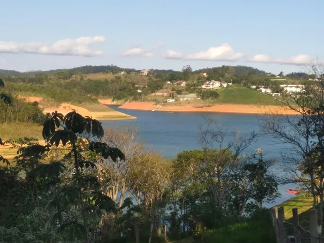 Imagem 8: Linda Chácara, Pé na Agua, com Vista Panorãmica para a Represa, no Condomínio Recanto dos Pássaros, em Igaratá - Sp