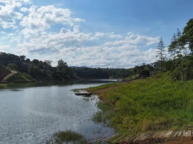 Imagem 5: Terreno a Venda no Condomínio Portal de Igarata, com Acesso para a Represa de Igaratá - Pé na Agua