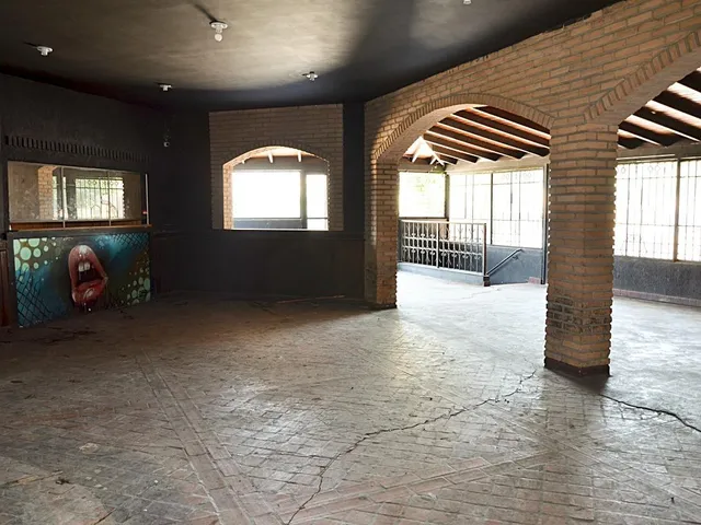 Imagem: Casa Comercial de Alto Padrão À Venda