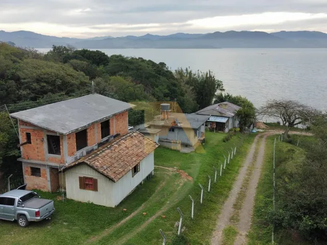 Imagem: Lindo Terreno de 1050M² com 3 Casas, Acesso