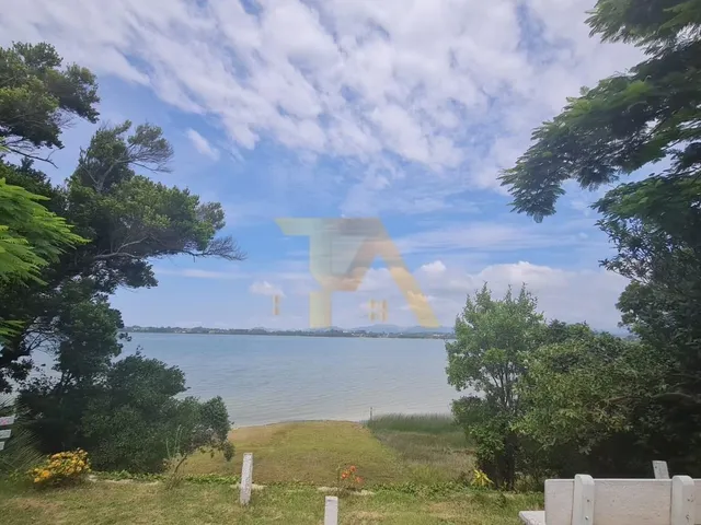 Imagem 13: Linda Casa na Beira da Lagoa À Venda