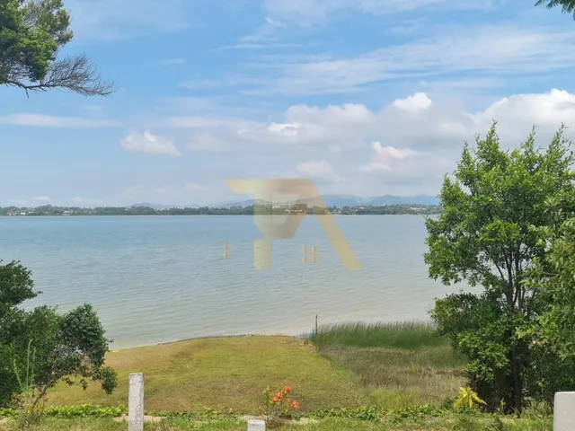Imagem 4: Linda Casa na Beira da Lagoa À Venda