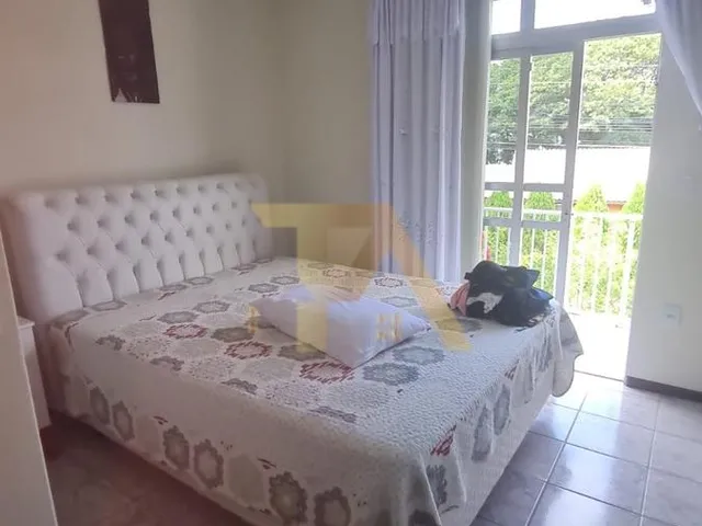 Imagem 2: Linda Casa na Beira da Lagoa À Venda