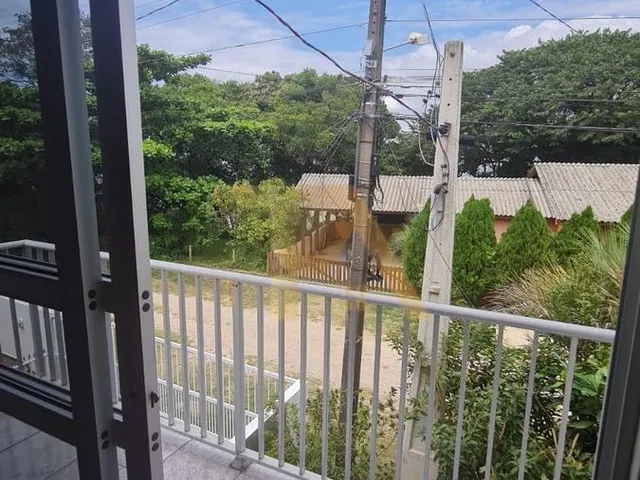 Imagem 3: Linda Casa na Beira da Lagoa À Venda