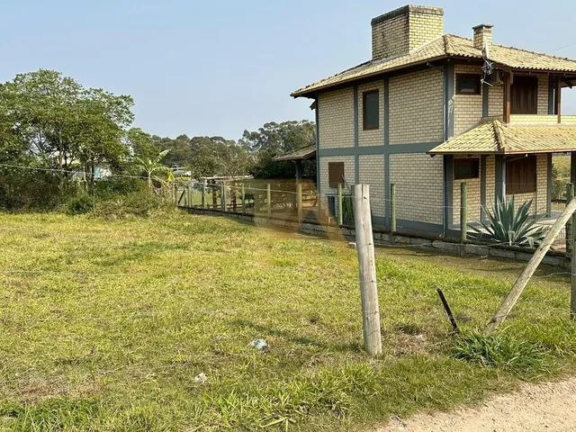 Imagem 3: Terreno À Venda na Praia do Rosa: 720M² de Oportunidade Única para Investir Ou Construir. Garanta Já o Seu!