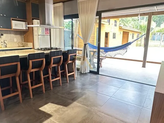 Imagem 2: Casa com 5 Quartos (3 Suítes), Piscina e Área de Lazer