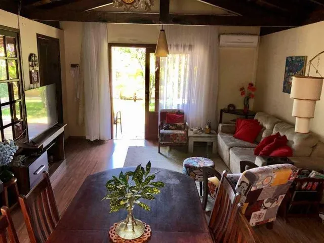 Imagem 2: Casa Ampla e Aconchegante no Centro de Garopaba, a Apenas 450 Metros da Avenida Principal e a 1,2 Km da Praia Central