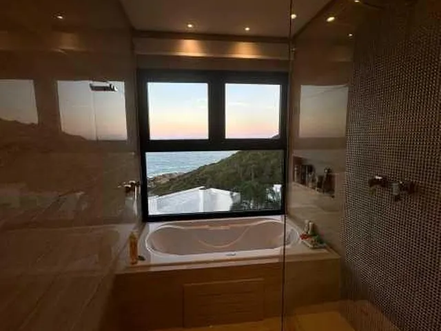Imagem 12: Casa À Beira-Mar com 3 Suítes e Vista para o Mar