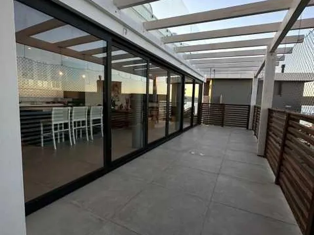 Imagem 2: Casa À Beira-Mar com 3 Suítes e Vista para o Mar