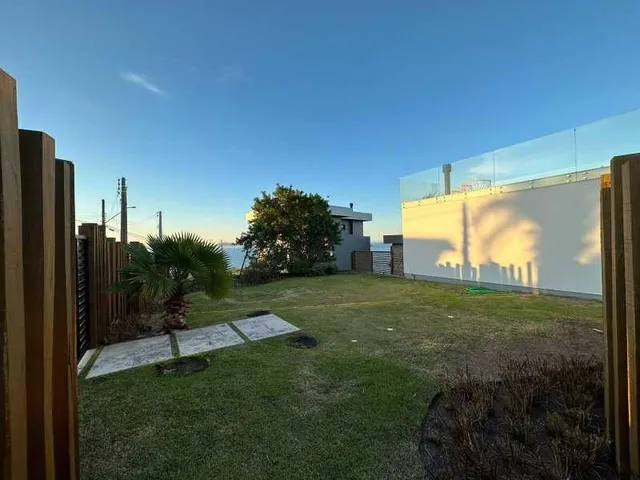 Imagem 7: Casa À Beira-Mar com 3 Suítes e Vista para o Mar