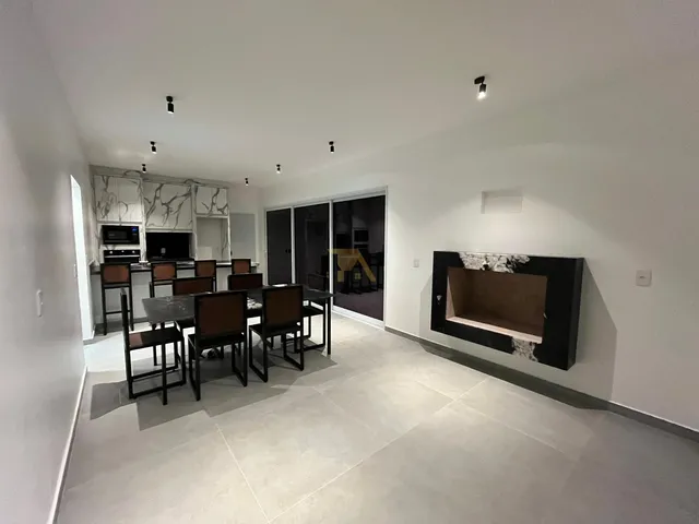 Imagem 5: Casa com 2 Quartos (1 Suíte), Lareira e Churrasqueira