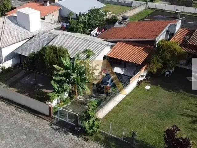 Imagem: Duas Casas em Terreno Amplo em Localização